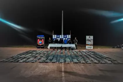Incautación de 498.7 kilogramos clorhidrato de cocaína y 585 millones de pesos colombianos en sabanas de Cravo Norte.